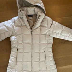 Patagonia cream colored size M winter jacket
